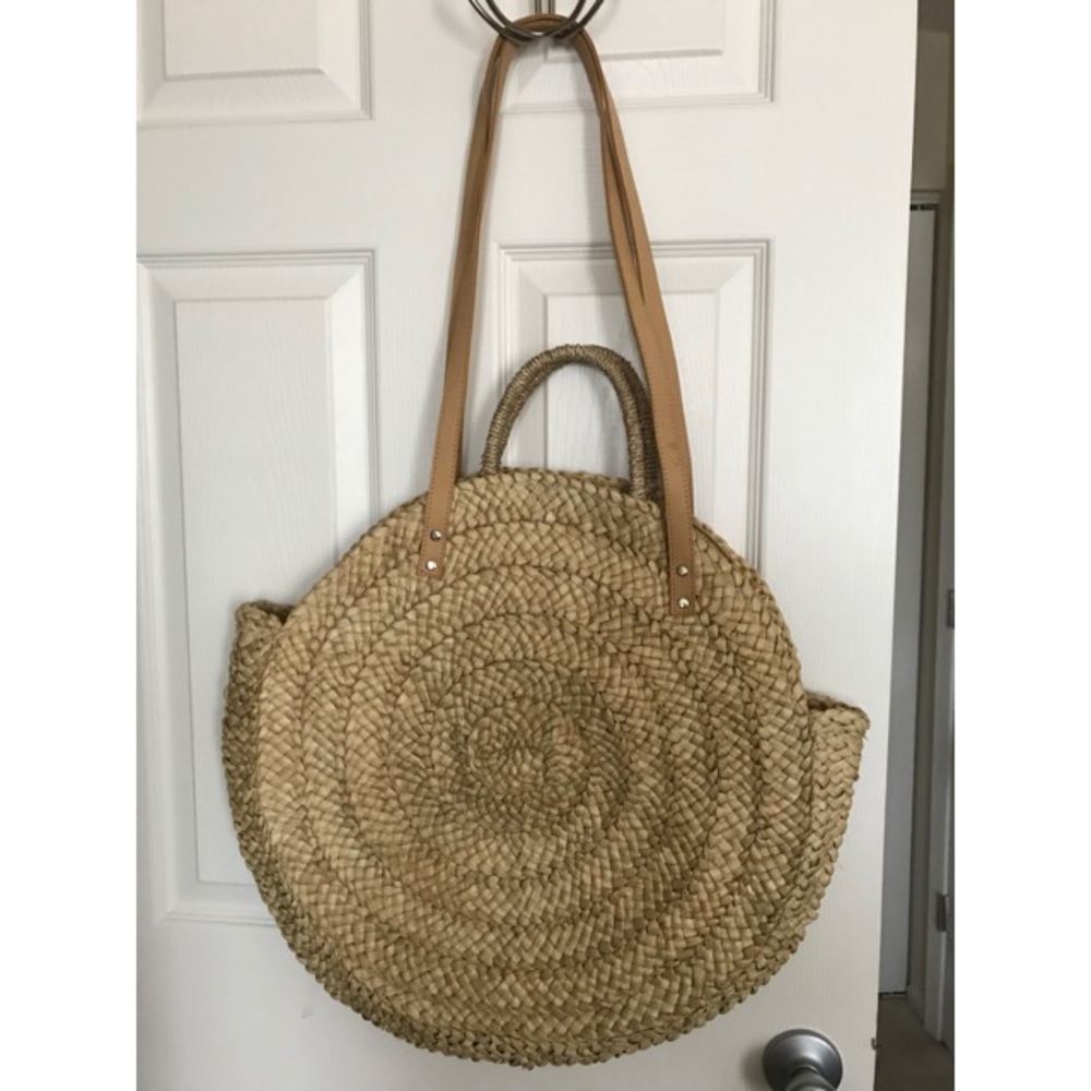 Round straw bag